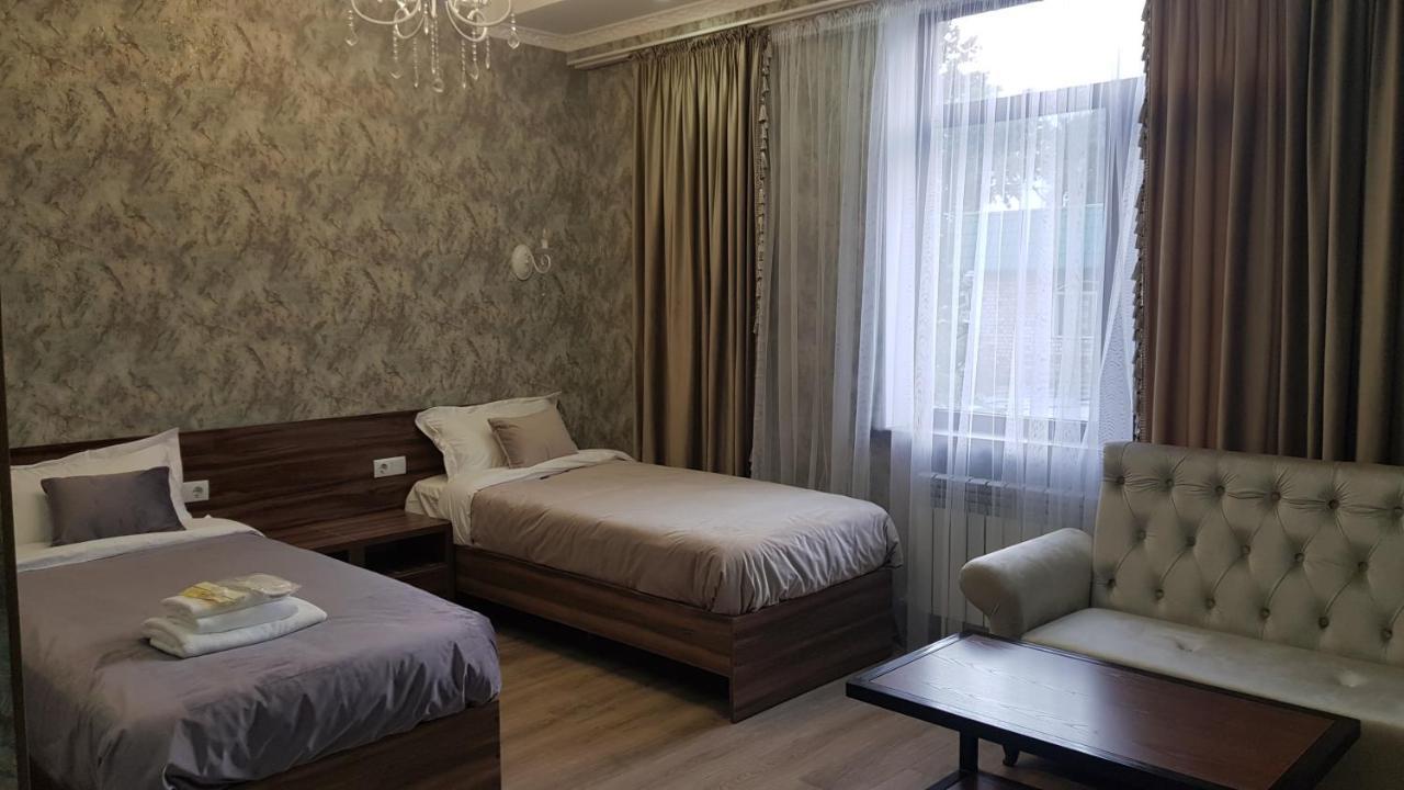 Nomad Hotel Bishkek Halal מראה חיצוני תמונה