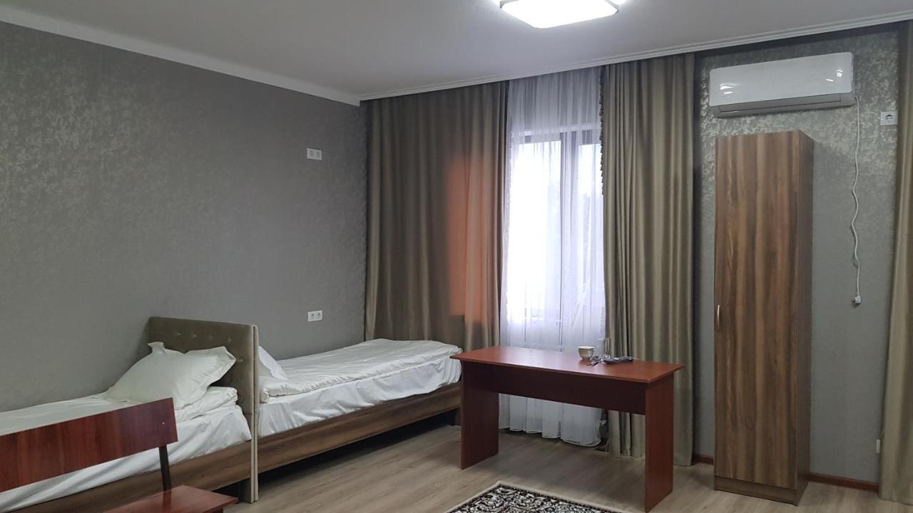 Nomad Hotel Bishkek Halal מראה חיצוני תמונה