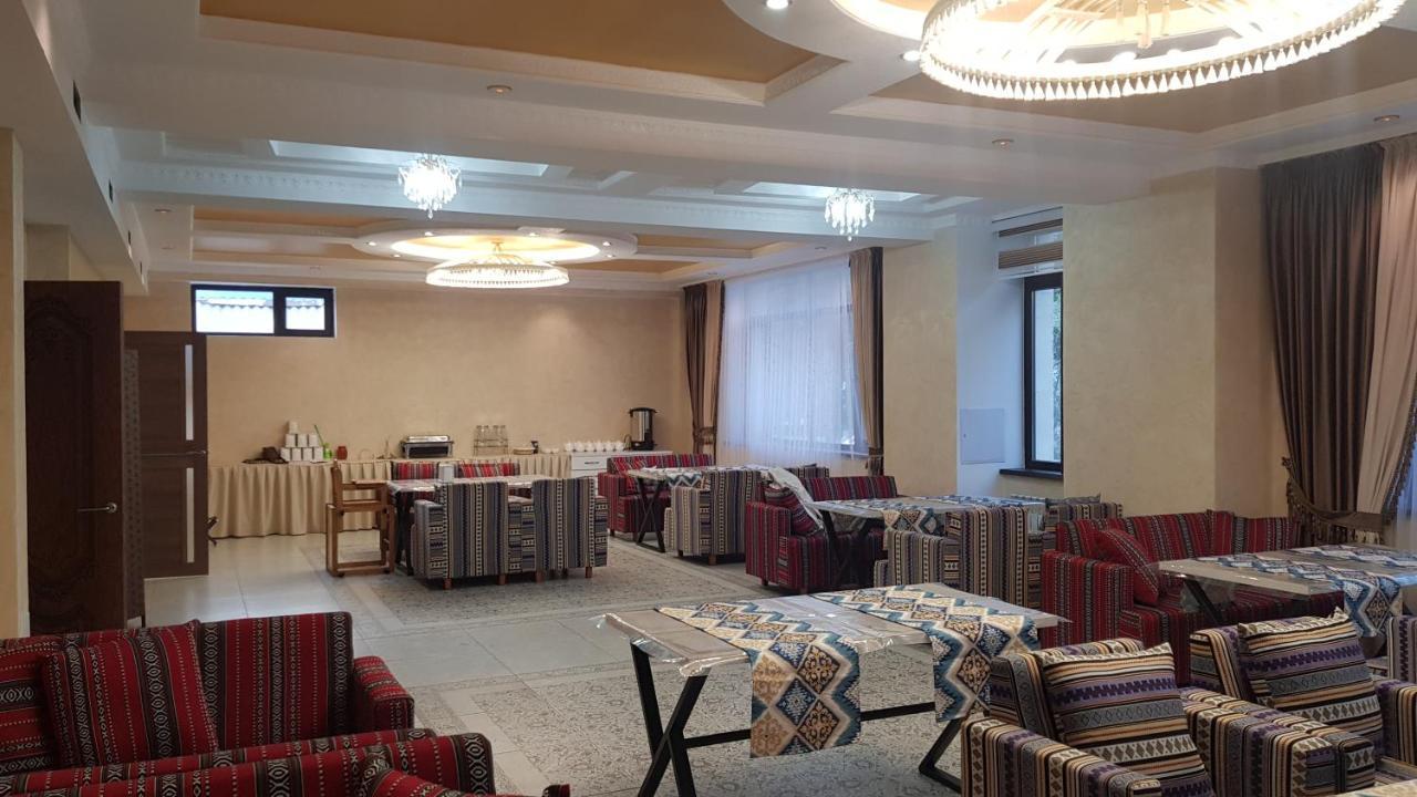 Nomad Hotel Bishkek Halal מראה חיצוני תמונה