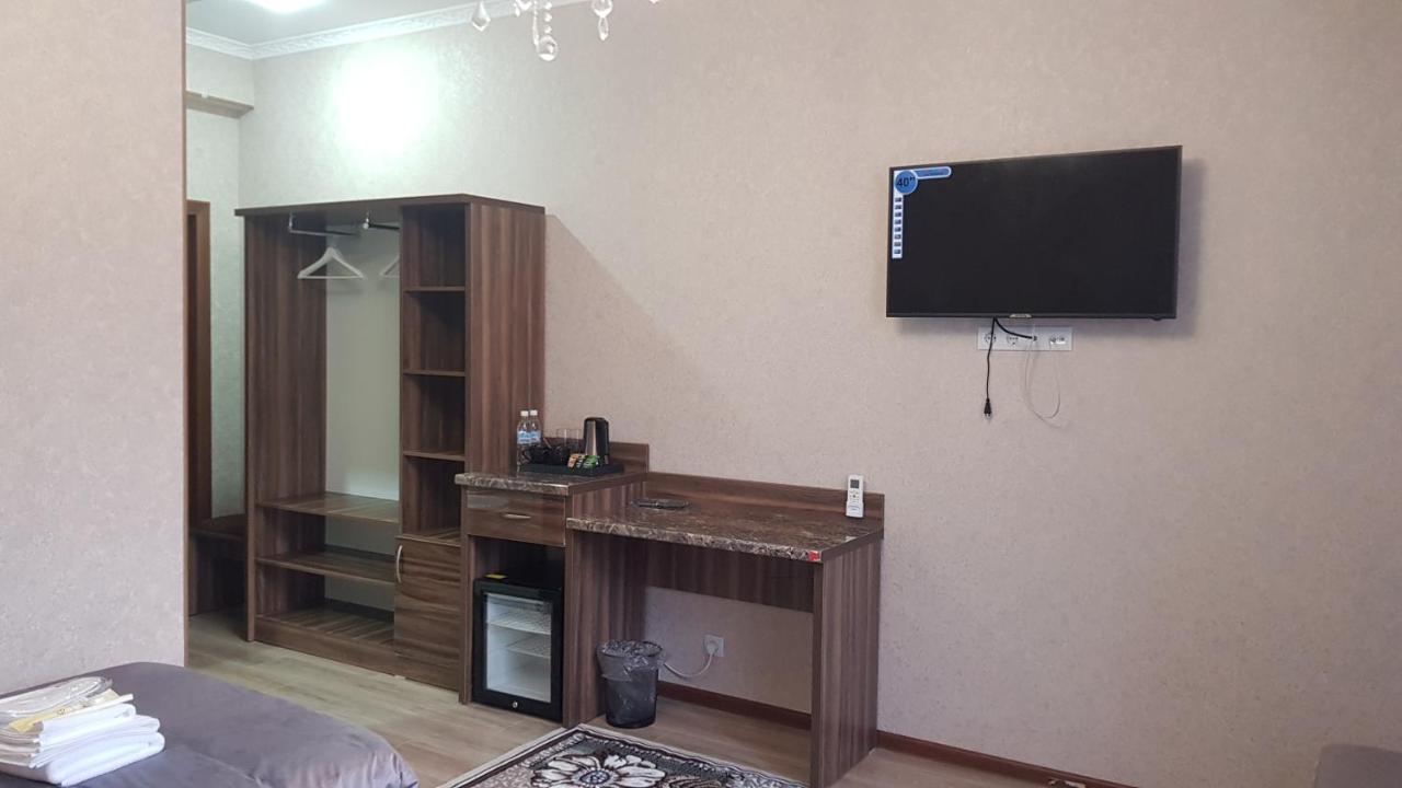 Nomad Hotel Bishkek Halal מראה חיצוני תמונה