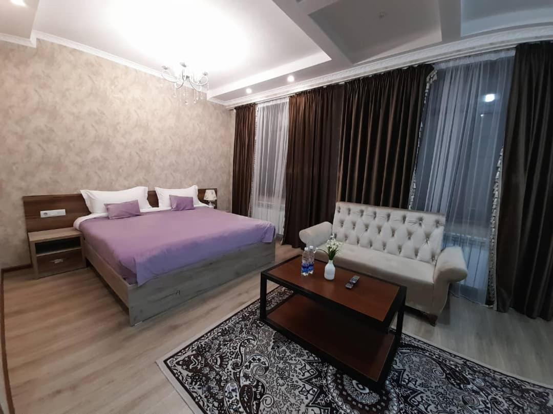 Nomad Hotel Bishkek Halal מראה חיצוני תמונה