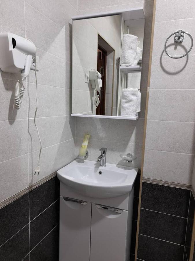 Nomad Hotel Bishkek Halal מראה חיצוני תמונה