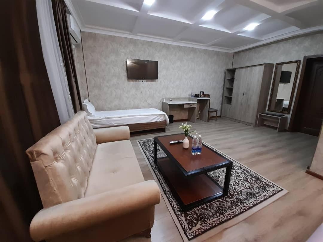 Nomad Hotel Bishkek Halal מראה חיצוני תמונה
