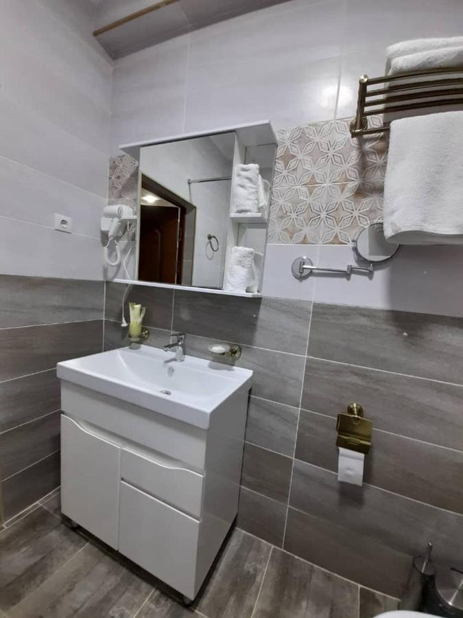Nomad Hotel Bishkek Halal מראה חיצוני תמונה