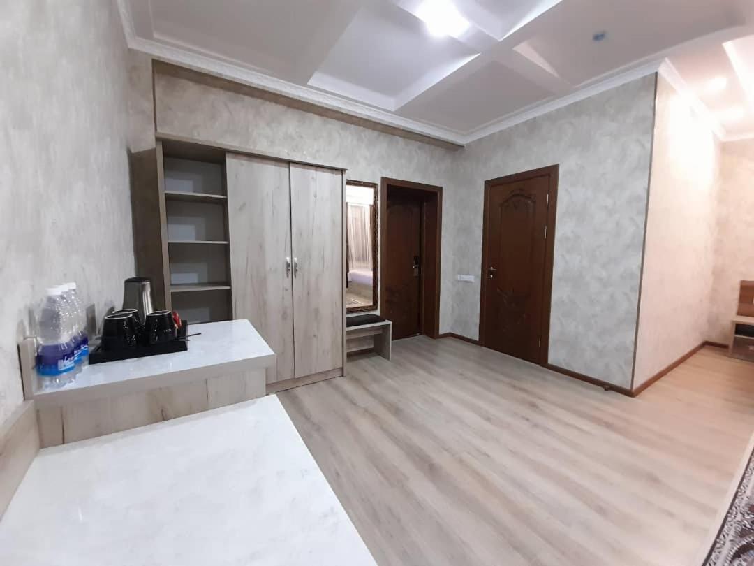 Nomad Hotel Bishkek Halal מראה חיצוני תמונה